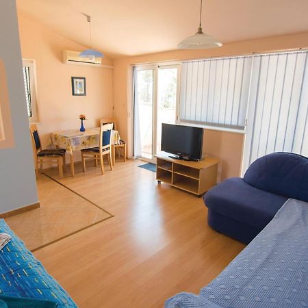 2 Bedroom Gorgeous Home In Banjol Ngoại thất bức ảnh
