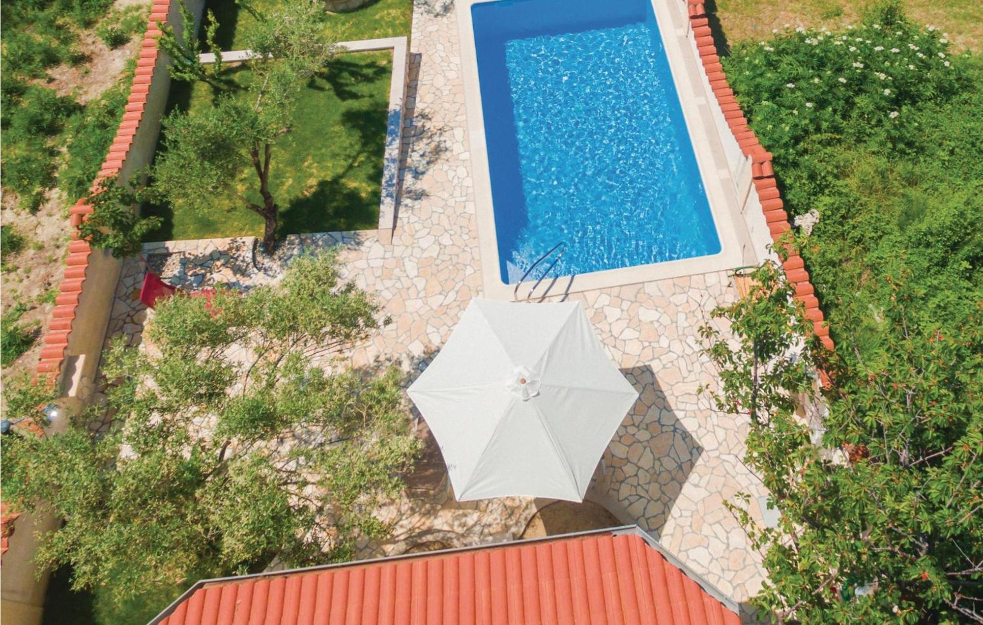 2 Bedroom Gorgeous Home In Banjol Ngoại thất bức ảnh