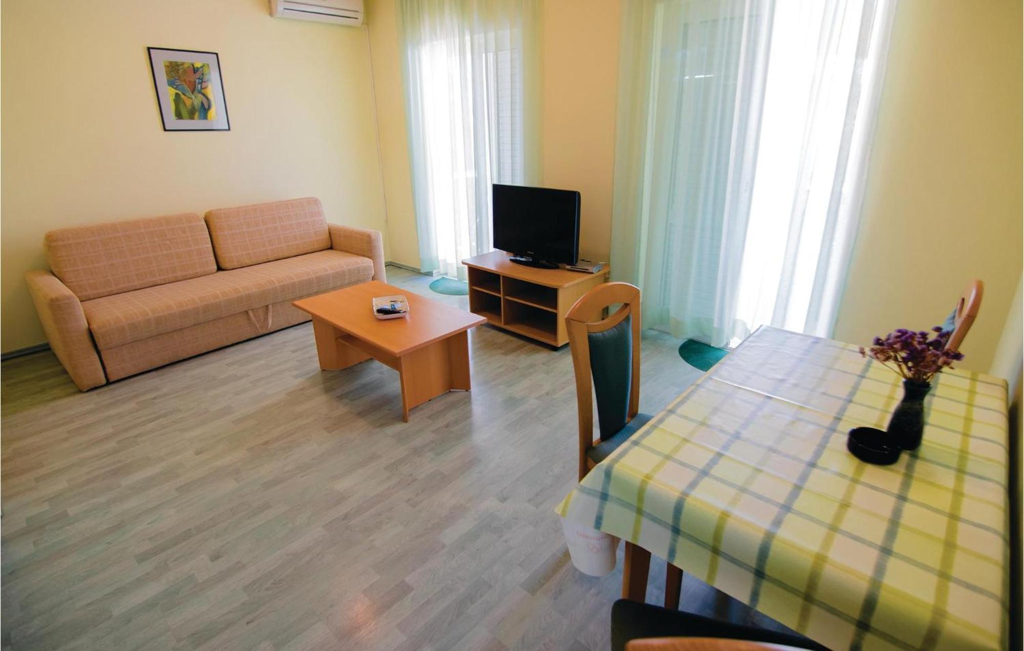 2 Bedroom Gorgeous Home In Banjol Ngoại thất bức ảnh